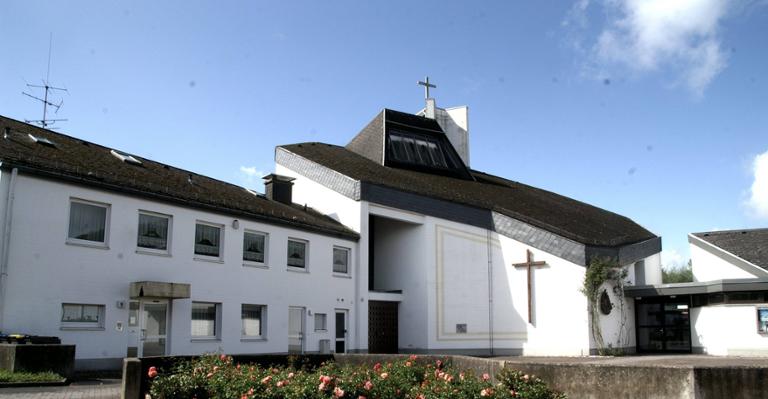 Bekanntmachung - Außerdienststellung der Kirche St. Johann Baptist